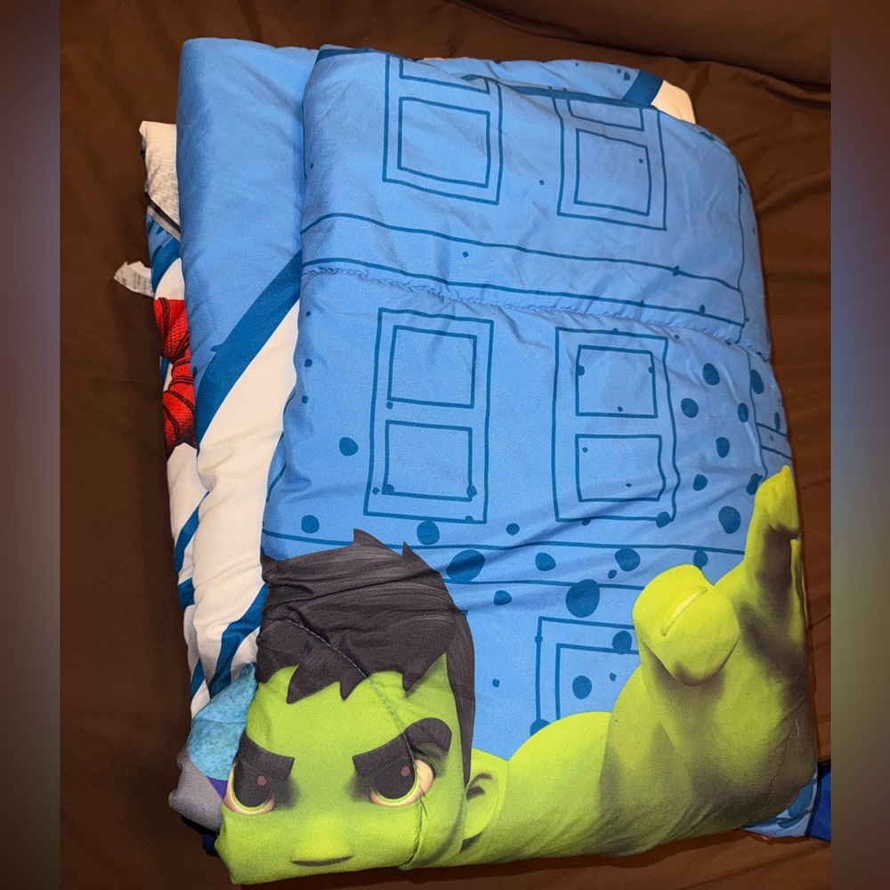 full size comforter, flat sheet & pillowcases